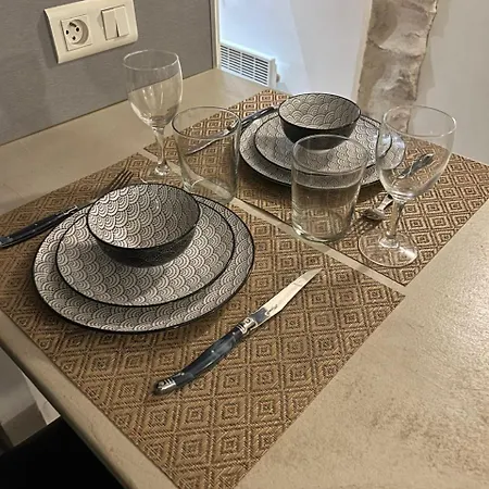 Dans Le Vieil * Αντίμπ